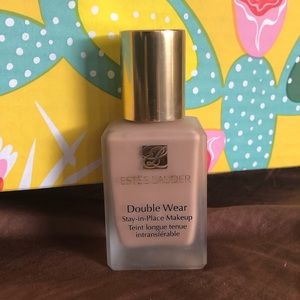 Estēe Lauder Double Wear Stay-in-Place Makeup